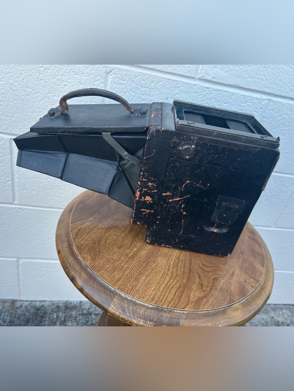 antique Graflex single-lens reflex (SLR) plate camera,